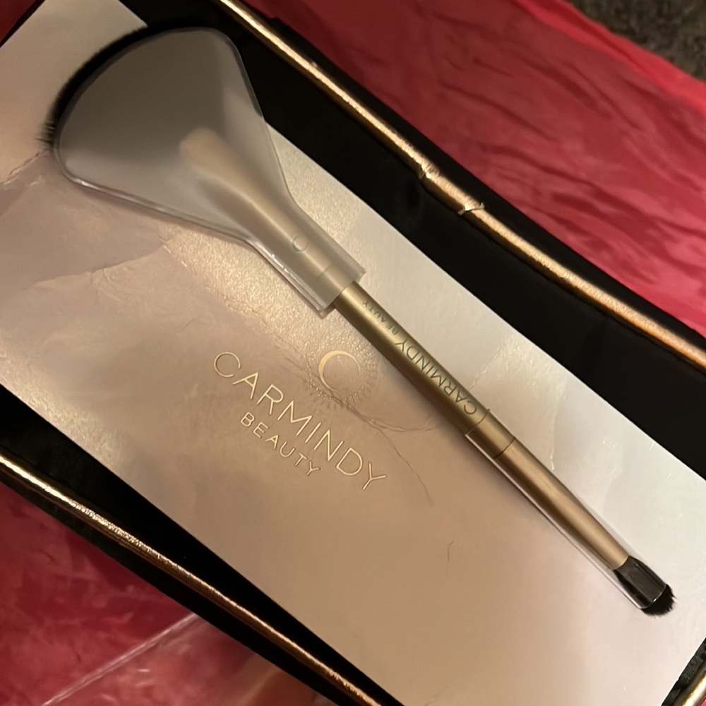 NWT MAKEUP 💄 TOOL BRUSH